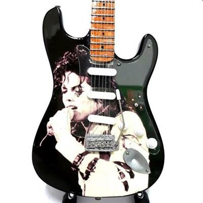 MINI CHITARRA DA COLLEZIONE IN LEGNO REPLICA MICHAEL JACKSON